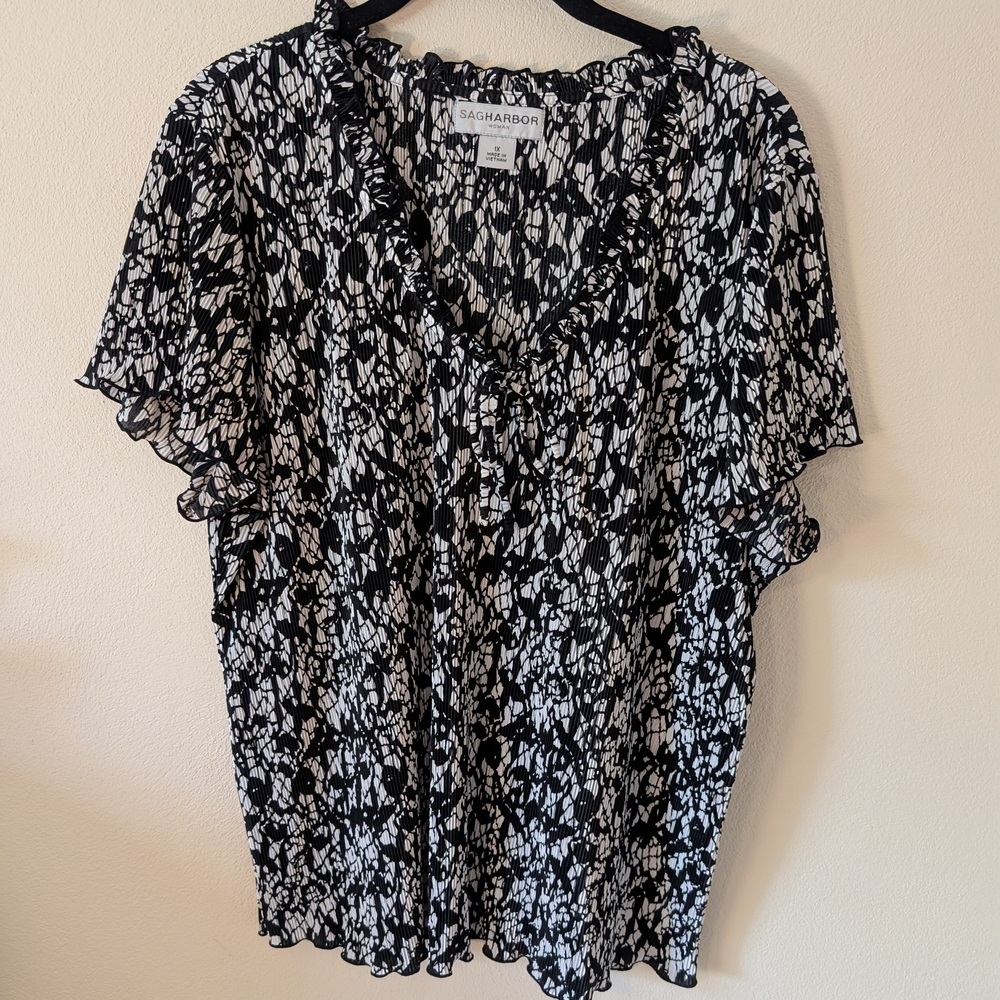 Sag Harbor Black and White Women's Top